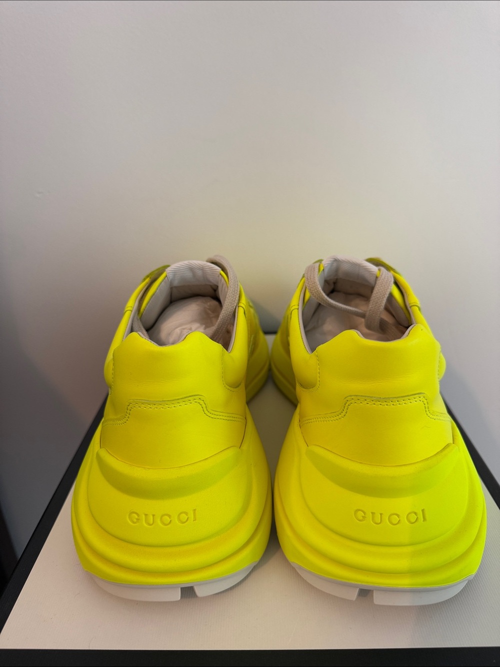New Gucci Neon Yellow Leather Rhyton Sneakers - Picture 2 of 9